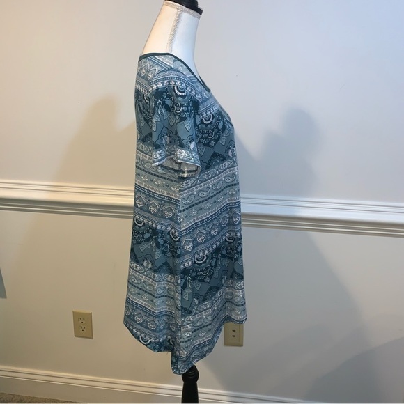 Lularoe Tee, sz S - Picture 3 of 6